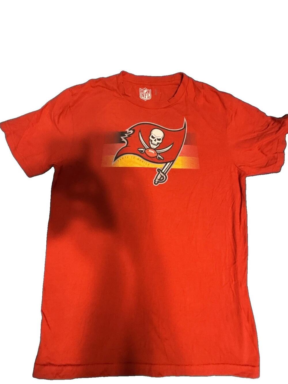 Tampa Bay Buccaneers NFL Team Apparel T-shirt Size M Short Sleeve Crew Neck
